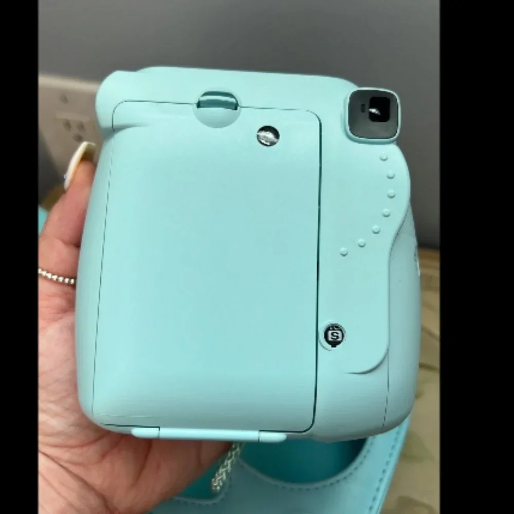 fuji instax mini 8 polaroid camera